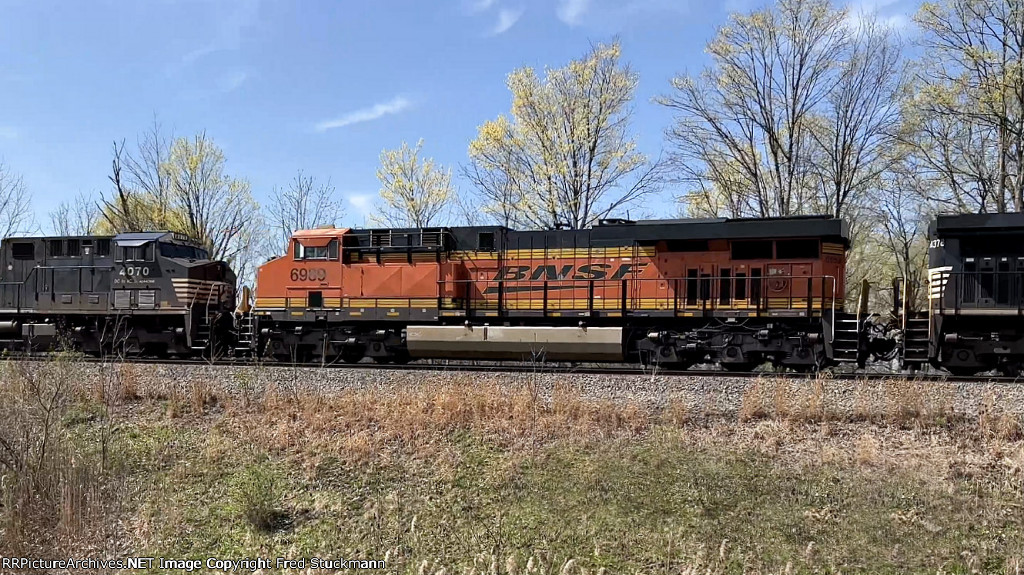 BNSF 6989